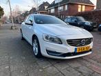 Volvo V60 D6 215pk Plug-in Hybrid 2013 Wit, Auto's, Volvo, 1849 kg, 1800 kg, Zwart, Stoelverwarming
