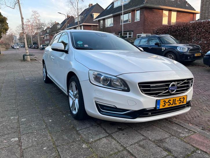 Volvo V60 D6 215pk Plug-in Hybrid 2013 Wit, Auto's, Volvo, Particulier, V60, ABS, Adaptive Cruise Control, Airbags, Airconditioning