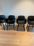 Normann Copenhagen Form armstoel met eiken onderstel en kuip, Huis en Inrichting, Stoelen, Ophalen, Kunststof, Zwart, Zo goed als nieuw