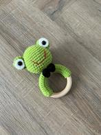 Nieuw: groen kikker gehaakt rammelaar met houten ring, Ophalen of Verzenden, Rammelaar, Zo goed als nieuw