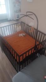 Zwarte metalen babybox met gratis matras, mobiel & boxkleed, Ophalen, Gebruikt, Rechthoekig, In hoogte verstelbaar