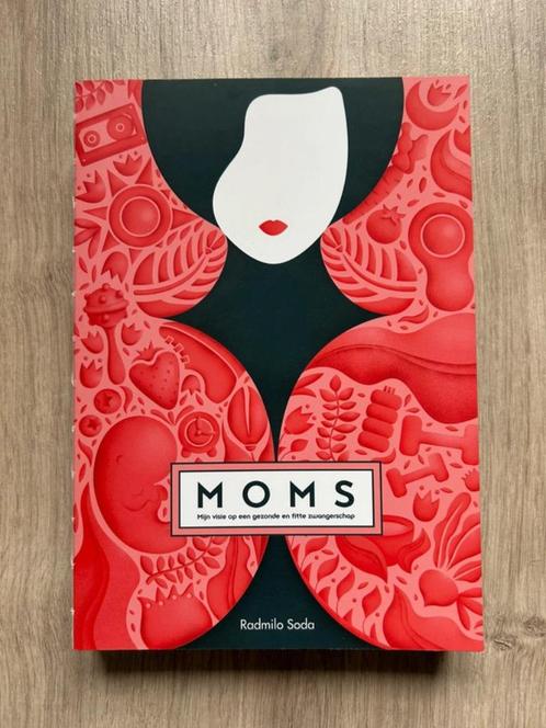 Moms - Radmilo Soda (gesigneerde versie), Boeken, Zwangerschap en Opvoeding, Nieuw, Zwangerschap en Bevalling, Ophalen of Verzenden
