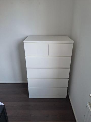 Bedroom dresser, 6 shelves, 40 Euro beschikbaar voor biedingen