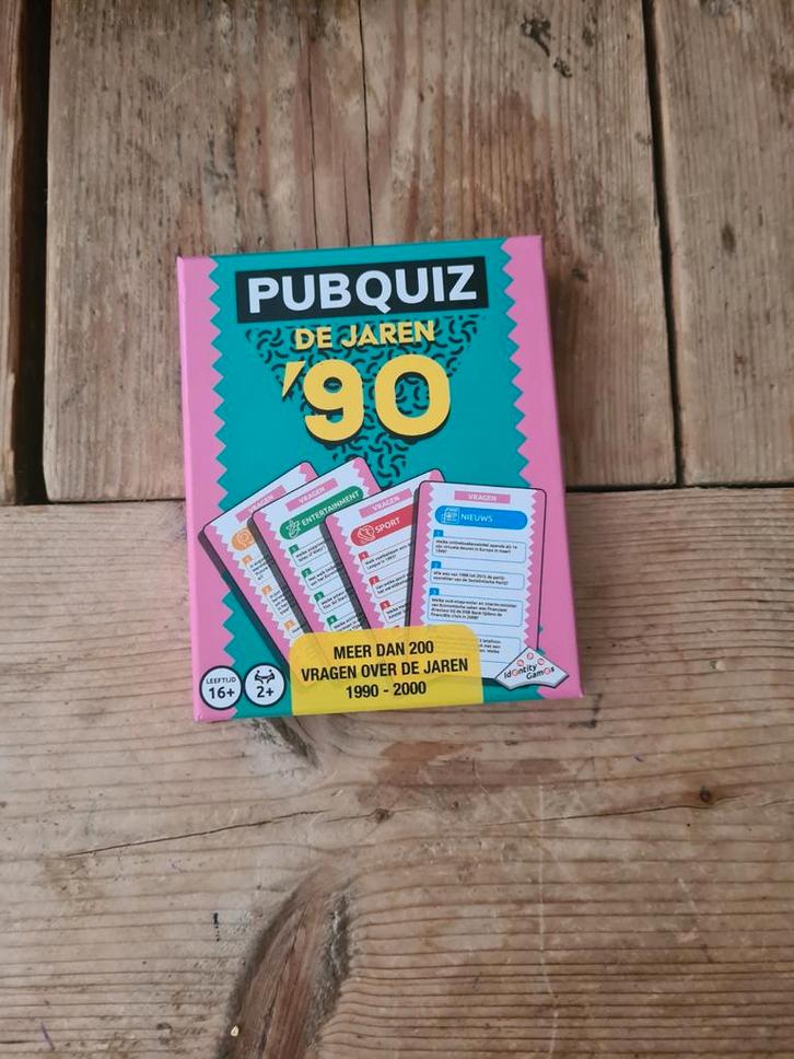 Pub quiz 90's, Hobby en Vrije tijd, Gezelschapsspellen | Kaartspellen, Nieuw, Drie of vier spelers, Ophalen