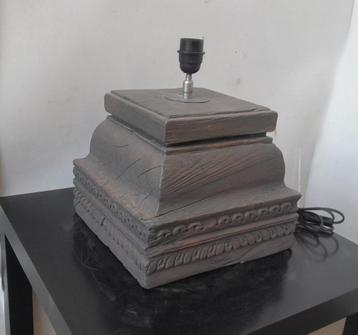 rustiek houten tafellamp, houten lampvoet, lampsokkel beschikbaar voor biedingen