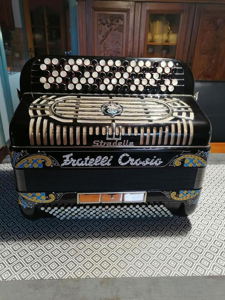 Mooie Fratelli Crosio, Muziek en Instrumenten, Accordeons, Zo goed als nieuw, 120-bas, Overige merken, Met koffer, Ophalen of Verzenden