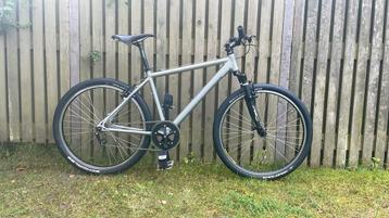 Lichte single speed stadsfiets met RS carbon voorvork beschikbaar voor biedingen