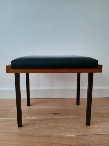 vintage kruk groen skyleer beschikbaar voor biedingen