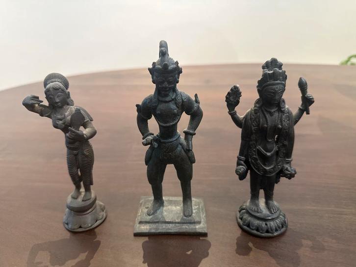 3 Bronzen Aziatische Beelden - Vishnu, Liniaal, Parvati, Antiek en Kunst, Kunst | Beelden en Houtsnijwerken, Ophalen