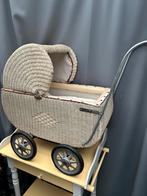 Antieke poppenwagen met antieke lakentjes, Ophalen