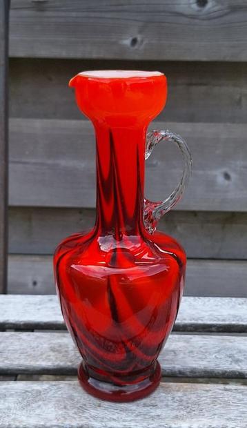 Prachtig vintage opaline vaasje.  beschikbaar voor biedingen