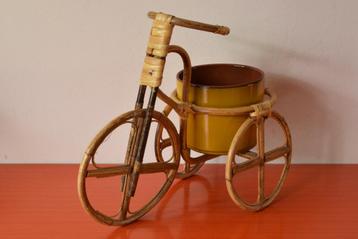 Superleuke retro vintage rotan fiets / plantenstandaard beschikbaar voor biedingen