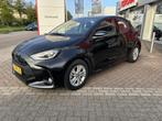 Toyota Yaris 1.5 Hybrid 115 Active, Auto's, Gebruikt, Zwart, Bedrijf, Hybride Elektrisch/Benzine