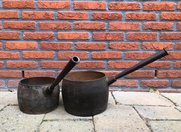 Twee antieke gietijzeren steelpannen E. Pugh & Co Wednesbury, Antiek en Kunst, Antiek | Keukenbenodigdheden, Ophalen