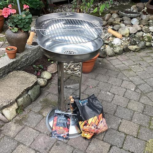 BBQ NIEUW van LANDMANN +houtskool+aanmaak ALLES voor 22 euro, Tuin en Terras, Houtskoolbarbecues, Nieuw, Ophalen