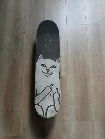 Zelf samen gesteld skateboard beschikbaar voor biedingen