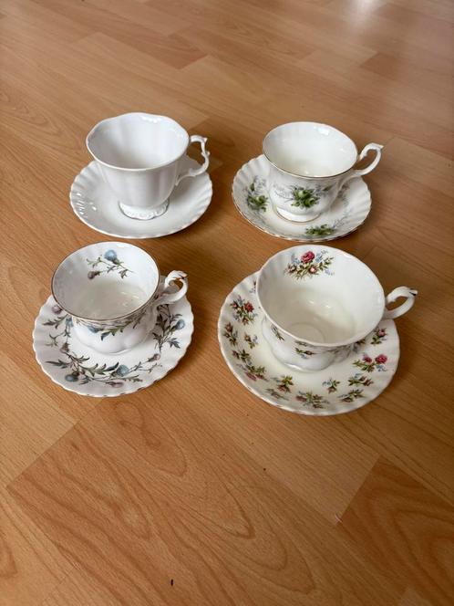 4 Royal Albert kop en schotels, Huis en Inrichting, Keuken | Servies, Zo goed als nieuw, Kop(pen) en/of Schotel(s), Overige stijlen