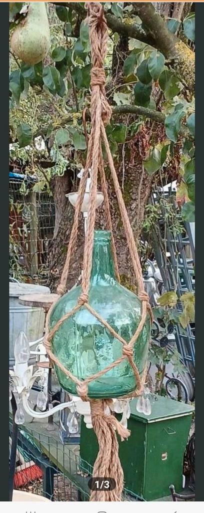 Groene Gistfles in Macramé Hanger, Huis en Inrichting, Woonaccessoires | Vazen, Gebruikt, Groen, 50 tot 75 cm, Glas, Ophalen of Verzenden