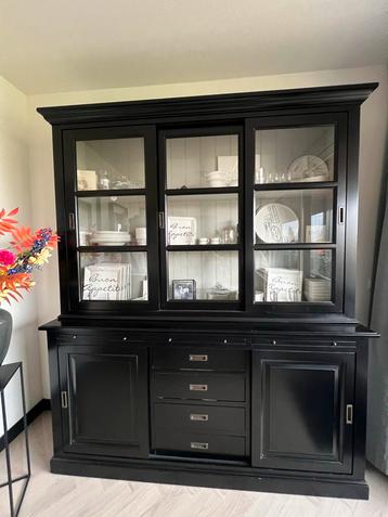 Zwarte buffetkast met glazen schuifdeuren ZSM AFHALEN beschikbaar voor biedingen