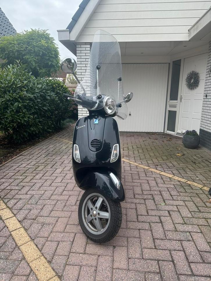 Zwarte Vespa LX 50, Fietsen en Brommers, Scooters | Vespa, Gebruikt, Vespa LX, Benzine, Ophalen