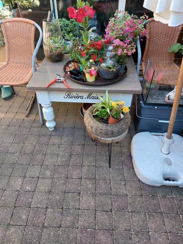 Tafel Riviera Maison met lade moet opgeknapt worden beschikbaar voor biedingen