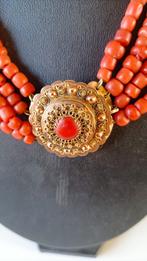 Antieke 4 rijgs kettlng Bloedkoraal met Gouden Slot, 14 krt, Sieraden, Tassen en Uiterlijk, Antieke sieraden, Ophalen of Verzenden