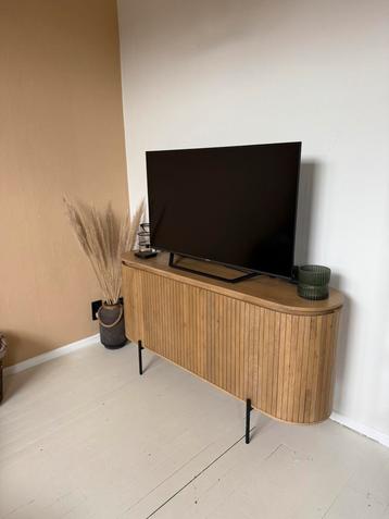 Televisiemeubel / dressoir beschikbaar voor biedingen