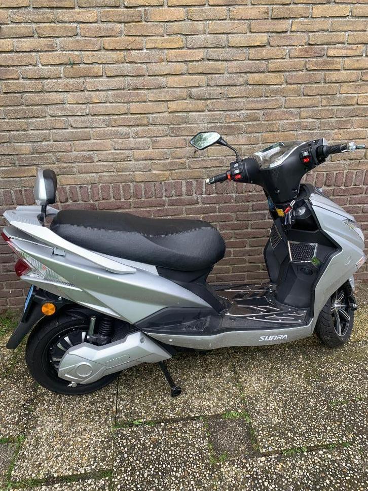 scooter sunra hawk elektrisch, Fietsen en Brommers, Snorfietsen en Snorscooters, Zo goed als nieuw, Overige merken, Elektrisch
