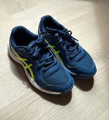 Asics maat 35 binnenschoenen beschikbaar voor biedingen