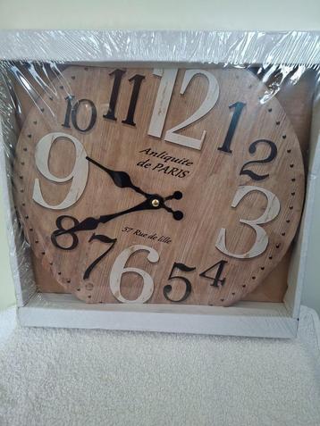 wandklok beschikbaar voor biedingen