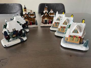 7 kersthuisjes met licht beschikbaar voor biedingen