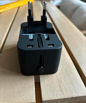 Reis Stekker/ Travel Adapter beschikbaar voor biedingen