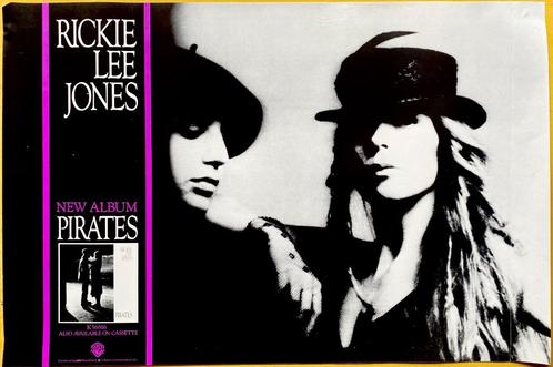 Promo Poster Ricky Lee Jones PIRATES., Verzamelen, Posters, Zo goed als nieuw, Muziek, A1 t/m A3, Rechthoekig Liggend, Ophalen of Verzenden