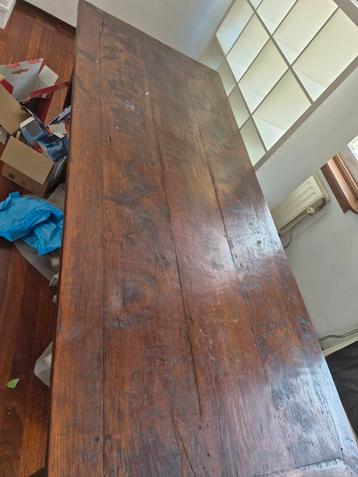 Oude eetkamer tafel beschikbaar voor biedingen