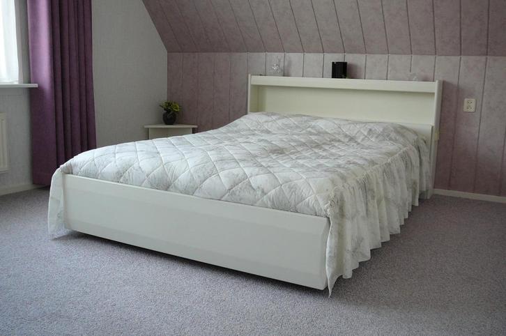 Amatex sprei 220 x 220 cm met ruches aan de zijkanten, nieuw, Huis en Inrichting, Slaapkamer | Beddengoed, Nieuw, Overige typen