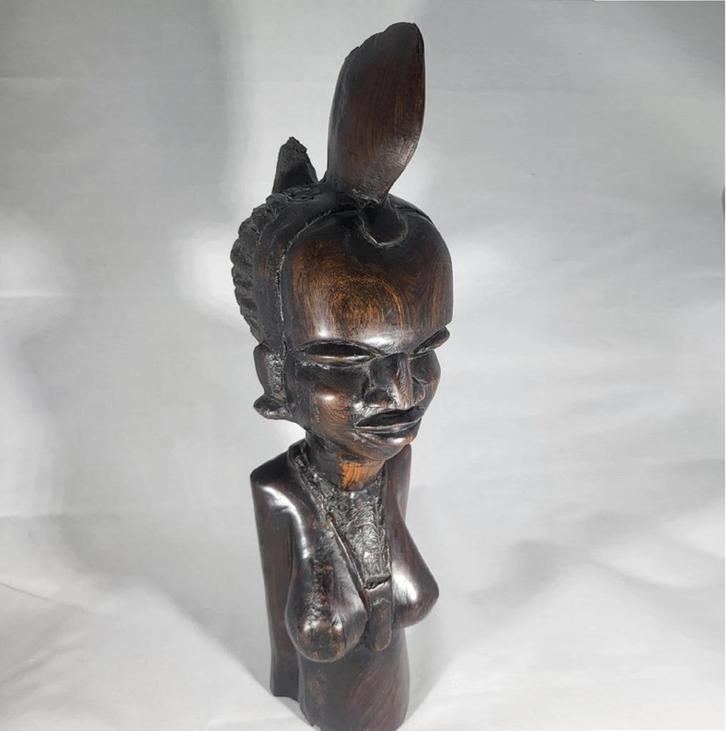 Uniek handgesneden Afrikaans vrouwenbeeld – zwaar massief ho, Antiek en Kunst, Kunst | Beelden en Houtsnijwerken, Ophalen of Verzenden