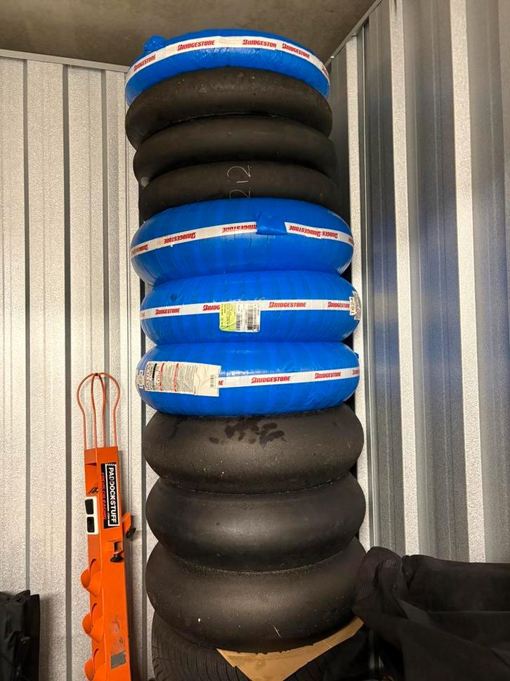 Slicks / regenbanden Bridgestone, Pirelli, Motoren, Accessoires | Overige, Nieuw, Ophalen of Verzenden