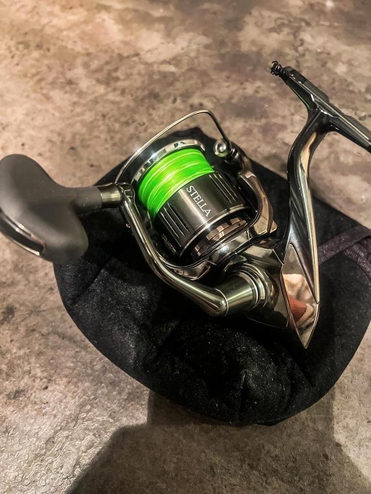 Shimano Stella FK 4000 XG, Watersport en Boten, Hengelsport | Roofvissen, Zo goed als nieuw, Molen, Ophalen of Verzenden