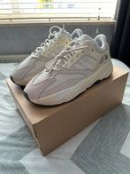 Adidas Yeezy 700 analog (maat 46) een keer gedragen, Ophalen of Verzenden, Wit, Zo goed als nieuw, Sneakers of Gympen