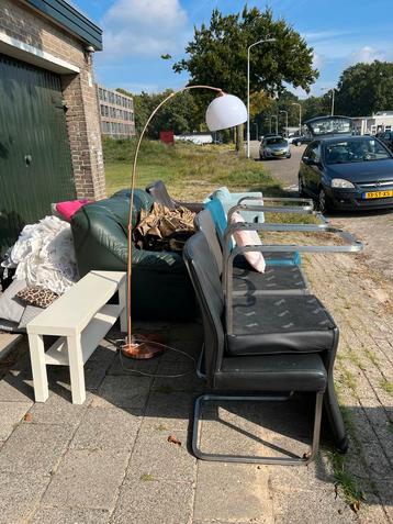 Diverse Meubels - Bank, Stoelen, Lamp, Tafel beschikbaar voor biedingen
