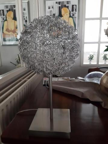 2 Bij Elkaar Passende Bollampen beschikbaar voor biedingen