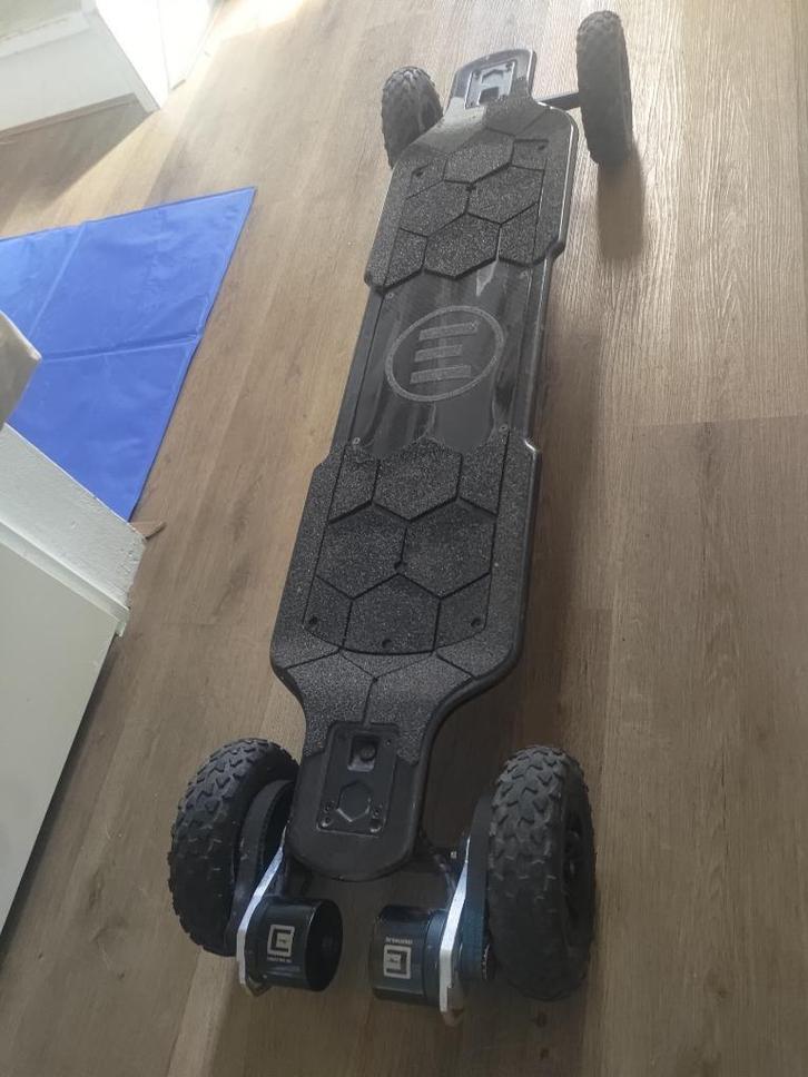 Custom Evolve carbon skateboard, Sport en Fitness, Skateboarden, Gebruikt, Skateboard, Ophalen of Verzenden