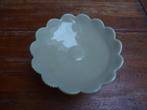 Mooi vormgegeven opaline schaal op voet, Antiek en Kunst, Antiek | Glas en Kristal, Ophalen of Verzenden