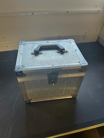 Aluminium opbergkoffer beschikbaar voor biedingen