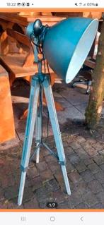 Industriële vloerlamp - hout & metaal, Huis en Inrichting, Lampen | Vloerlampen, Ophalen, 100 tot 150 cm, Zo goed als nieuw, Metaal