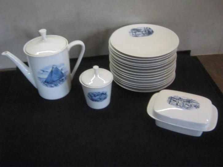 borden streekservies provincies servies, theepot, botervloot, Huis en Inrichting, Keuken | Servies, Zo goed als nieuw, Bord(en)