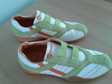 Dames schoenen beschikbaar voor biedingen