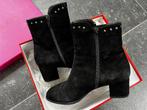 Di Lauro korte laarzen met hak. Maat 39. Zwart Suède., Kleding | Dames, Schoenen, Lage of Enkellaarzen, Ophalen of Verzenden, Gedragen