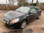 Volvo V60 T3 Kinetic - NW APK 2025 l Navi l Stoelverw. l PDC, Auto's, Te koop, Zilver of Grijs, 1437 kg, Geïmporteerd