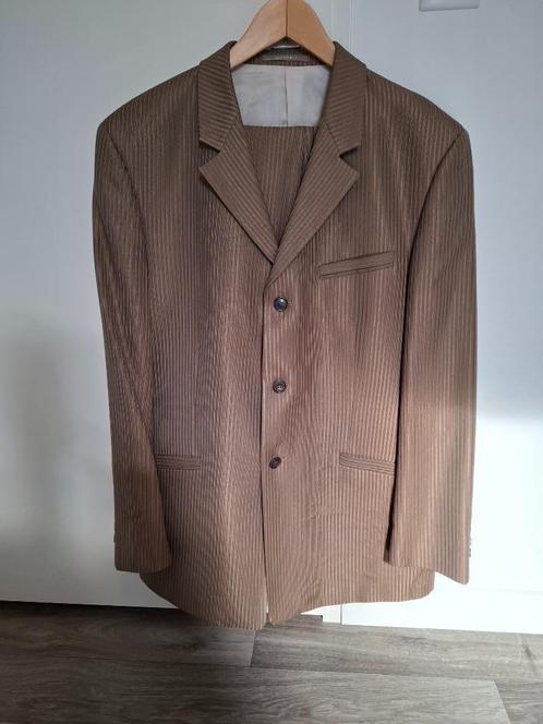 Tweedelig (trouw)kostuum bruin - Wilvorst, Kleding | Heren, Kostuums en Colberts, Gedragen, Maat 52/54 (L), Bruin, Ophalen
